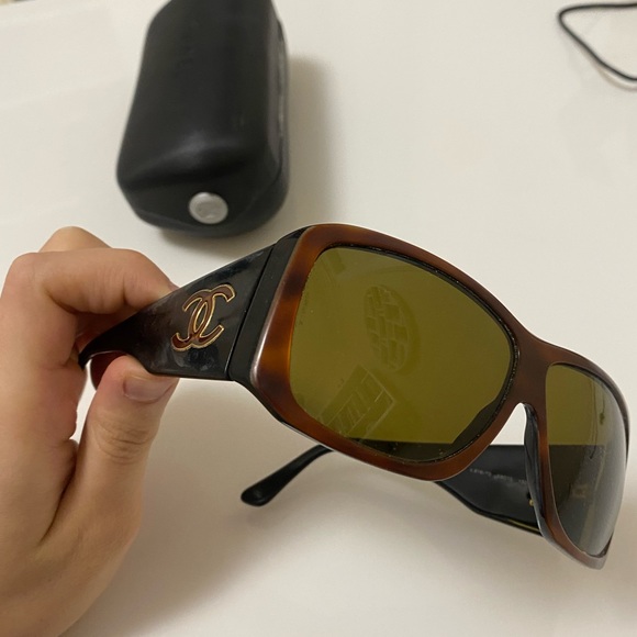 Vintage Chanel sunglasses - Picture 2 of 2